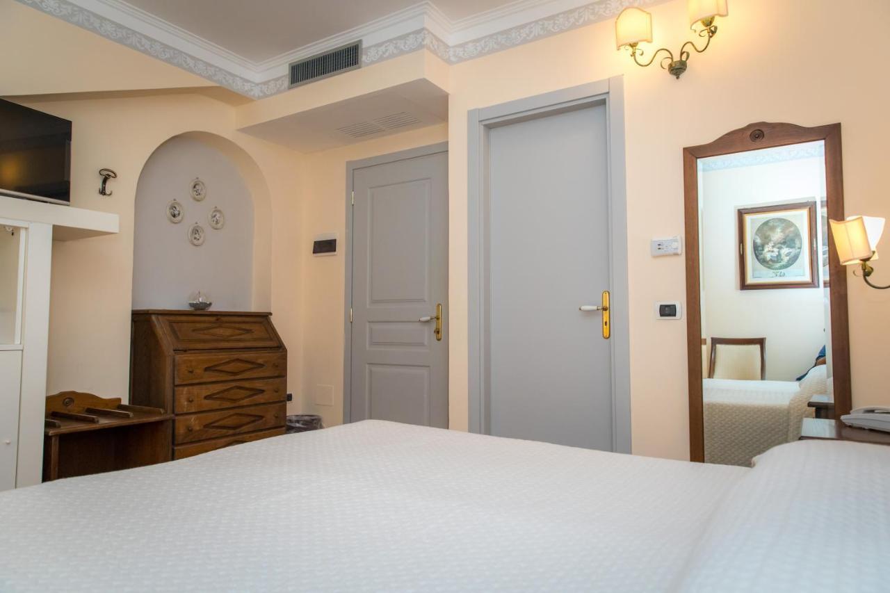 Delle Meraviglie Hotel 3*