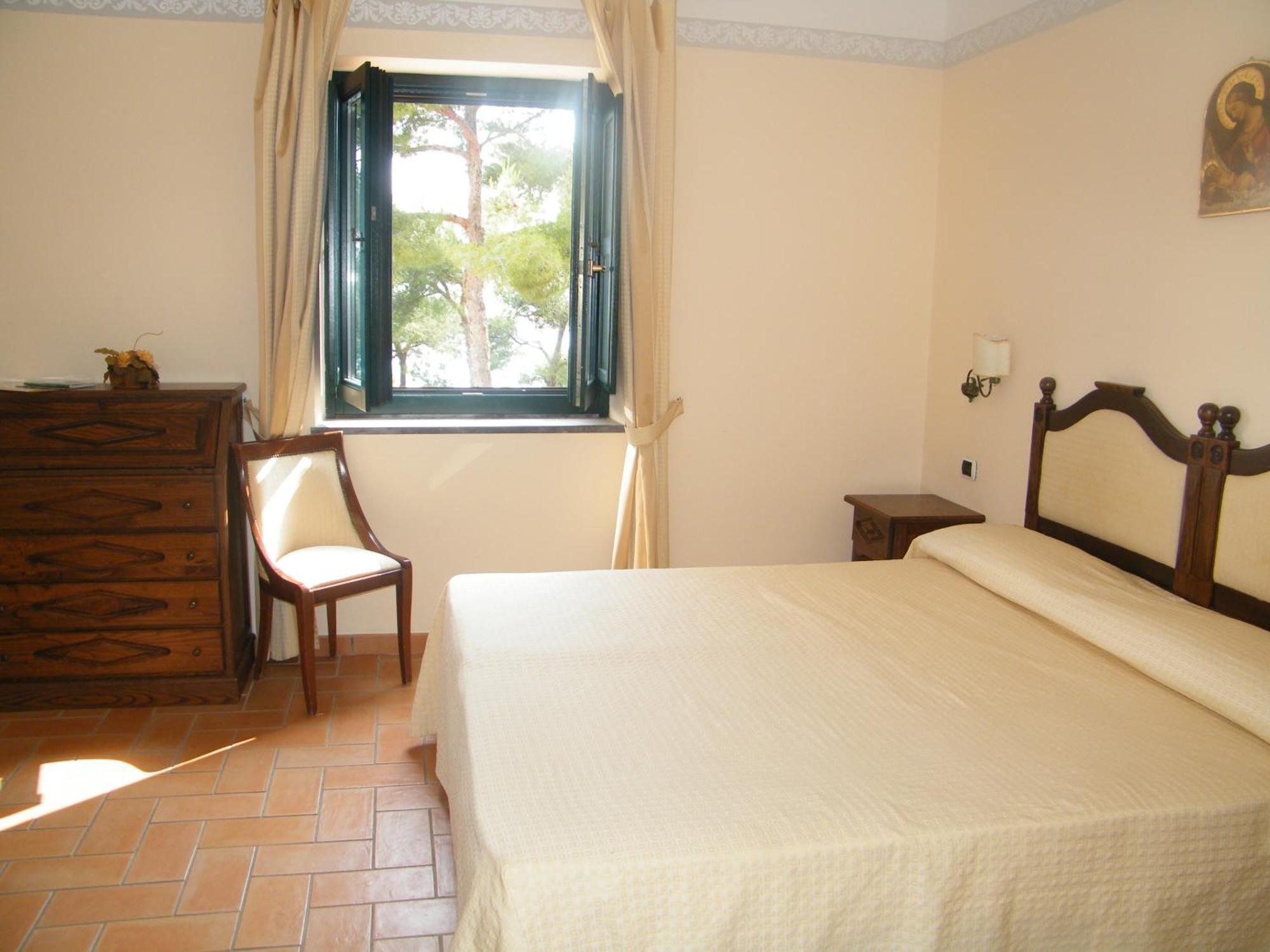 Delle Meraviglie Hotel 3*